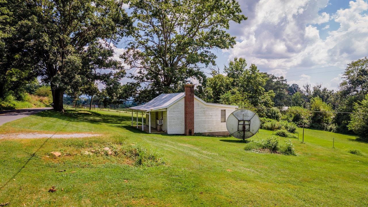 1557 RINACAS CORNER RD, SHENANDOAH, Virginia 22849, 2 Bedrooms Bedrooms, ,1 BathroomBathrooms,Residential,1557 RINACAS CORNER RD,668057 MLS # 668057