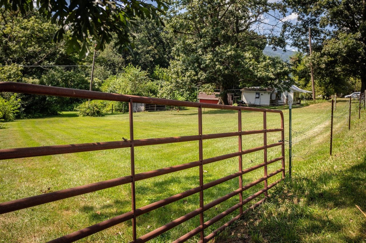 1557 RINACAS CORNER RD, SHENANDOAH, Virginia 22849, 2 Bedrooms Bedrooms, ,1 BathroomBathrooms,Residential,1557 RINACAS CORNER RD,668057 MLS # 668057