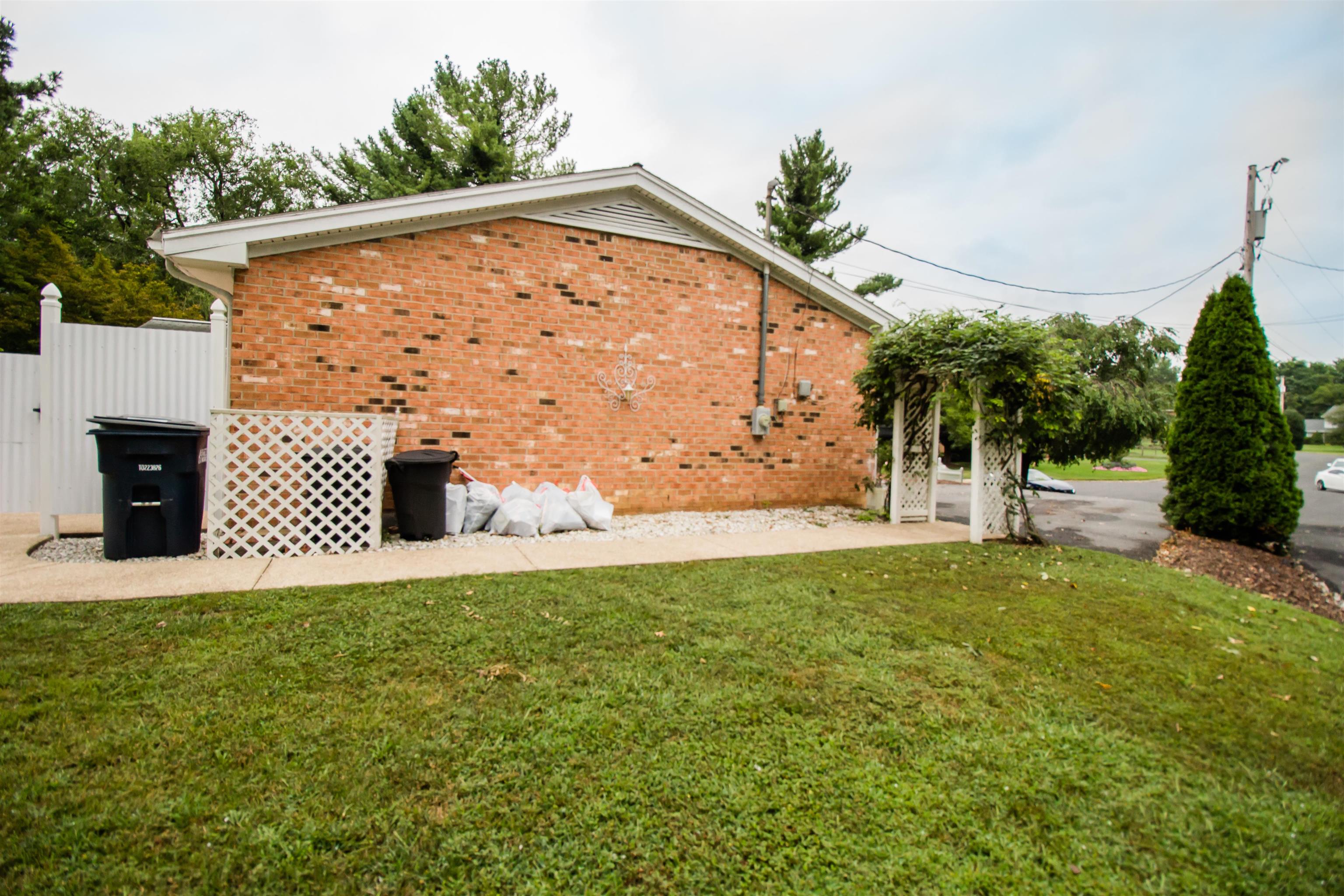 16 TAMELA CT, HARRISONBURG, Virginia 22801, 3 Bedrooms Bedrooms, ,2 BathroomsBathrooms,Residential,16 TAMELA CT,668061 MLS # 668061