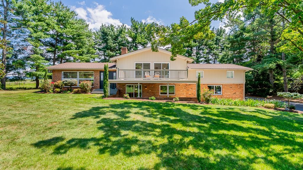 550 FAIRWAY DR, HARRISONBURG, Virginia 22802, 4 Bedrooms Bedrooms, ,3 BathroomsBathrooms,Residential,550 FAIRWAY DR,668065 MLS # 668065