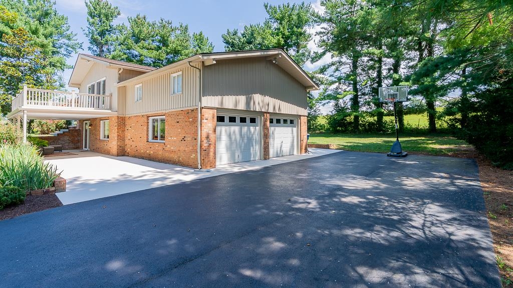 550 FAIRWAY DR, HARRISONBURG, Virginia 22802, 4 Bedrooms Bedrooms, ,3 BathroomsBathrooms,Residential,550 FAIRWAY DR,668065 MLS # 668065