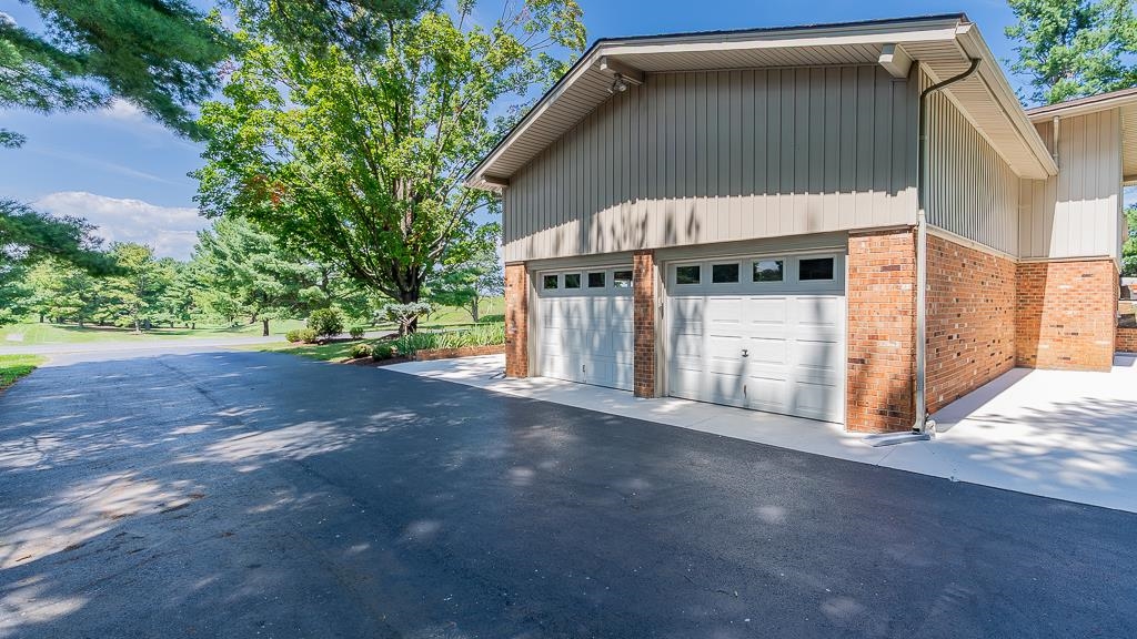 550 FAIRWAY DR, HARRISONBURG, Virginia 22802, 4 Bedrooms Bedrooms, ,3 BathroomsBathrooms,Residential,550 FAIRWAY DR,668065 MLS # 668065