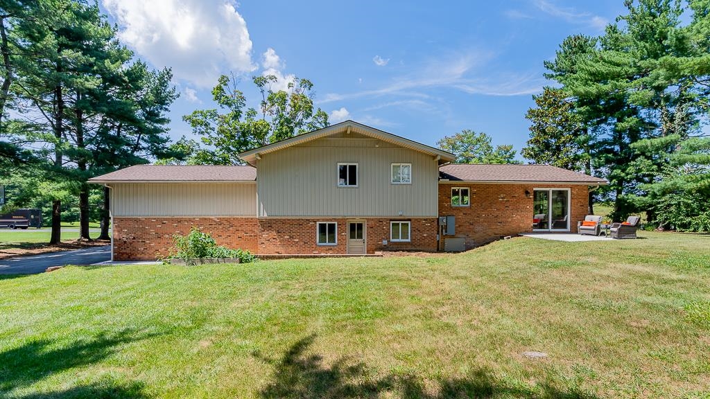 550 FAIRWAY DR, HARRISONBURG, Virginia 22802, 4 Bedrooms Bedrooms, ,3 BathroomsBathrooms,Residential,550 FAIRWAY DR,668065 MLS # 668065