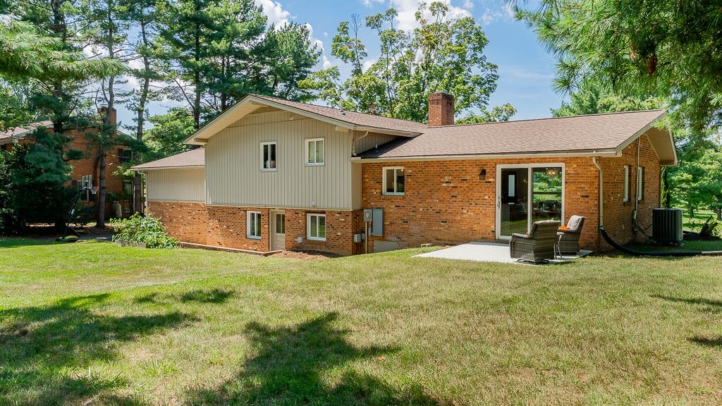 550 FAIRWAY DR, HARRISONBURG, Virginia 22802, 4 Bedrooms Bedrooms, ,3 BathroomsBathrooms,Residential,550 FAIRWAY DR,668065 MLS # 668065