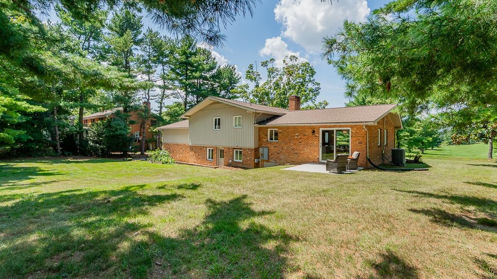 550 FAIRWAY DR, HARRISONBURG, Virginia 22802, 4 Bedrooms Bedrooms, ,3 BathroomsBathrooms,Residential,550 FAIRWAY DR,668065 MLS # 668065