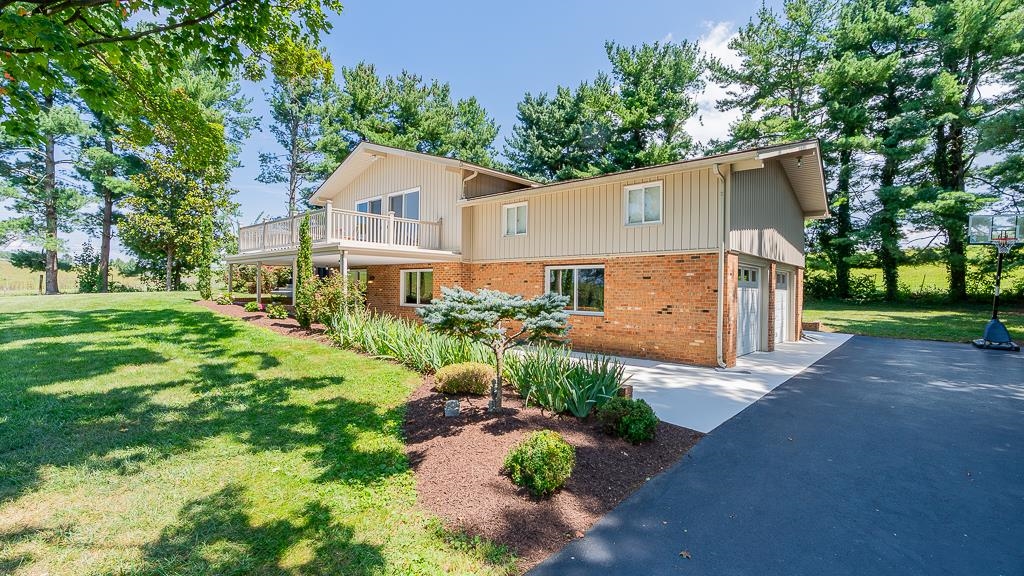 550 FAIRWAY DR, HARRISONBURG, Virginia 22802, 4 Bedrooms Bedrooms, ,3 BathroomsBathrooms,Residential,550 FAIRWAY DR,668065 MLS # 668065