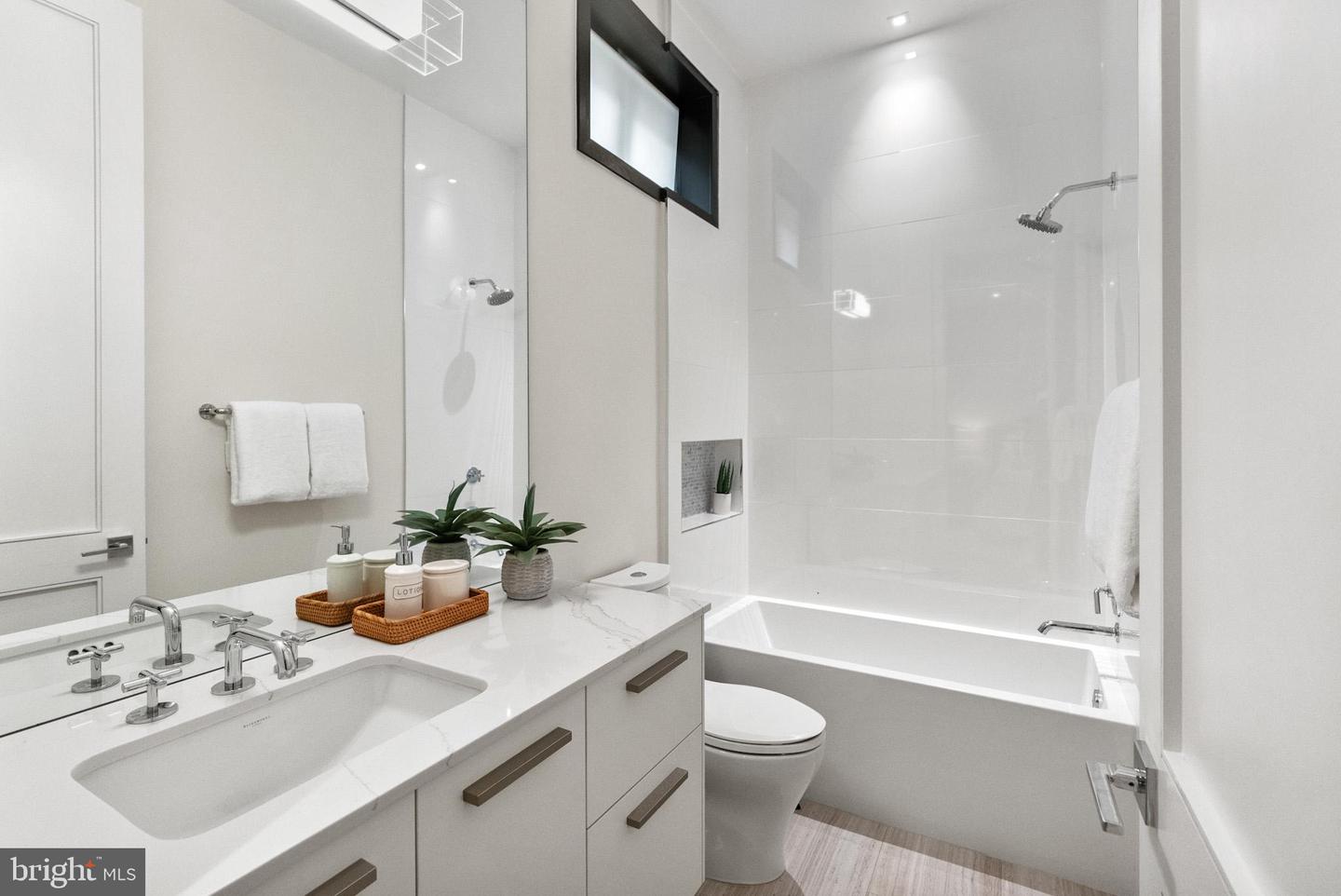 1310 Q ST NW #4, WASHINGTON, District Of Columbia 20009, 3 Bedrooms Bedrooms, ,2 BathroomsBathrooms,Residential,For sale,1310 Q ST NW #4,DCDC2213522 MLS # DCDC2213522