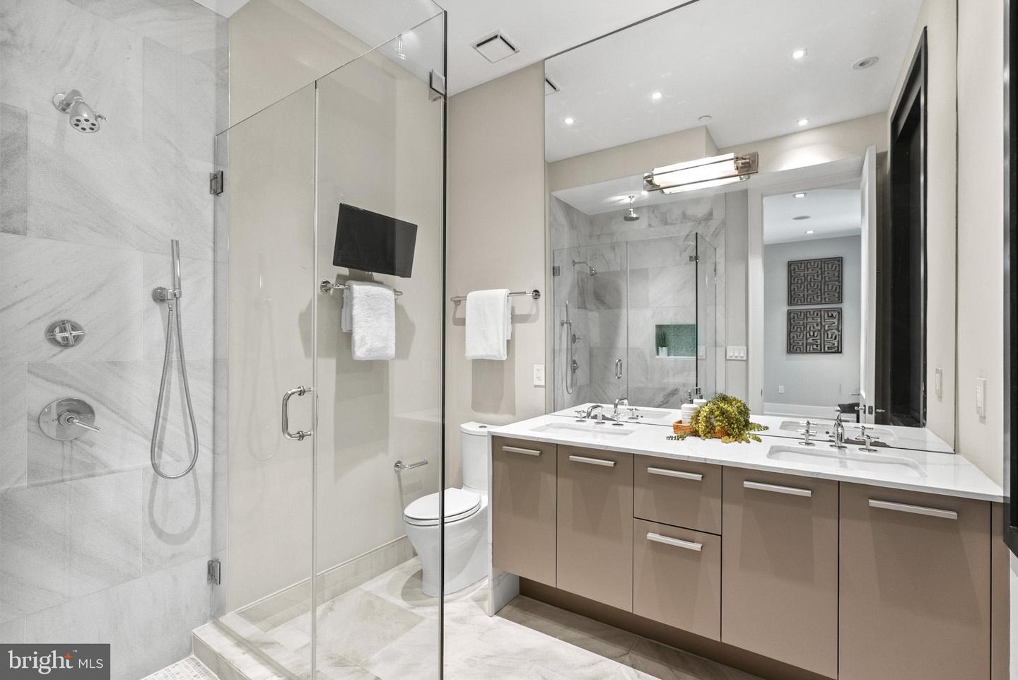 1310 Q ST NW #4, WASHINGTON, District Of Columbia 20009, 3 Bedrooms Bedrooms, ,2 BathroomsBathrooms,Residential,For sale,1310 Q ST NW #4,DCDC2213522 MLS # DCDC2213522