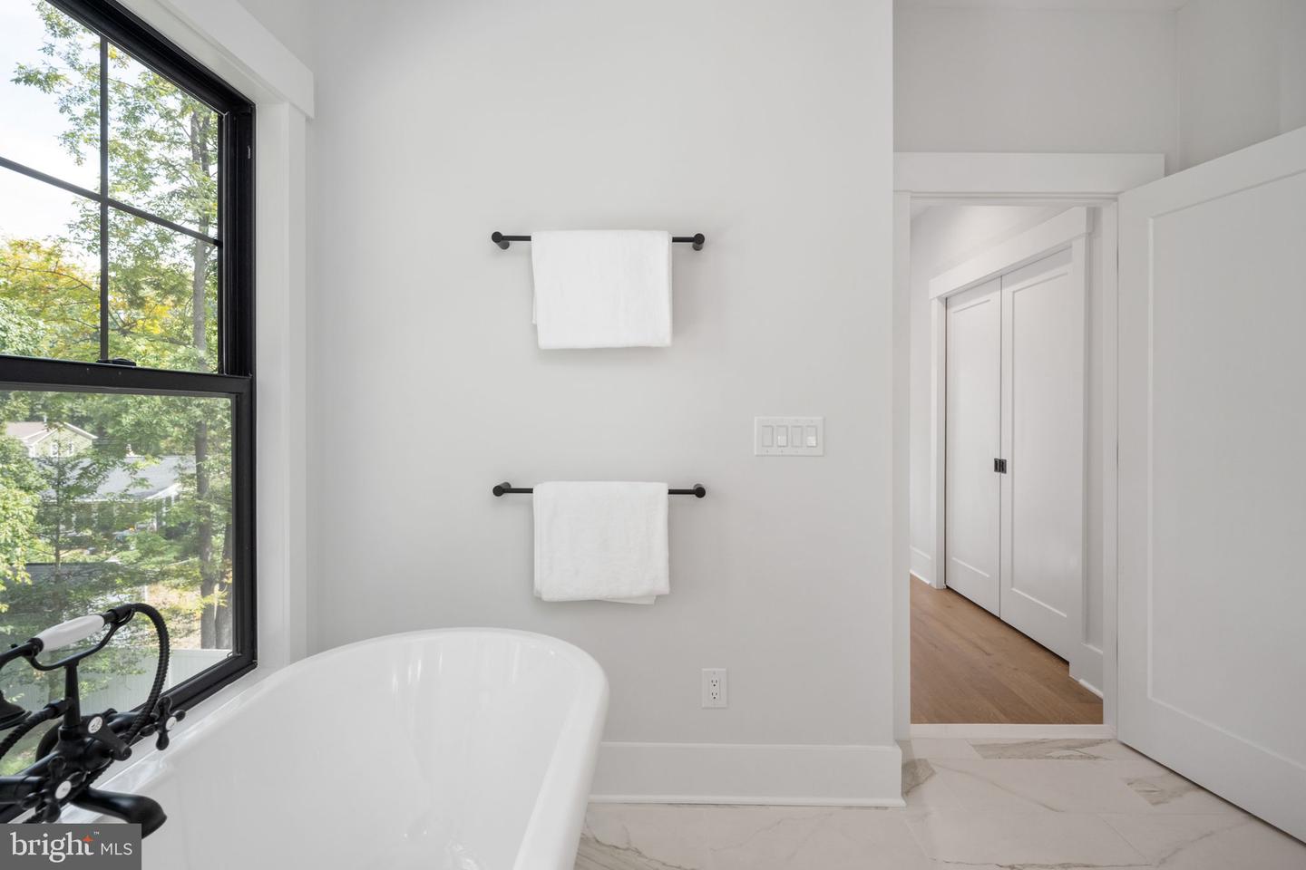 1012 HILLCREST DR SW, VIENNA, Virginia 22180, 4 Bedrooms Bedrooms, ,4 BathroomsBathrooms,Residential,For sale,1012 HILLCREST DR SW,VAFX2259872 MLS # VAFX2259872