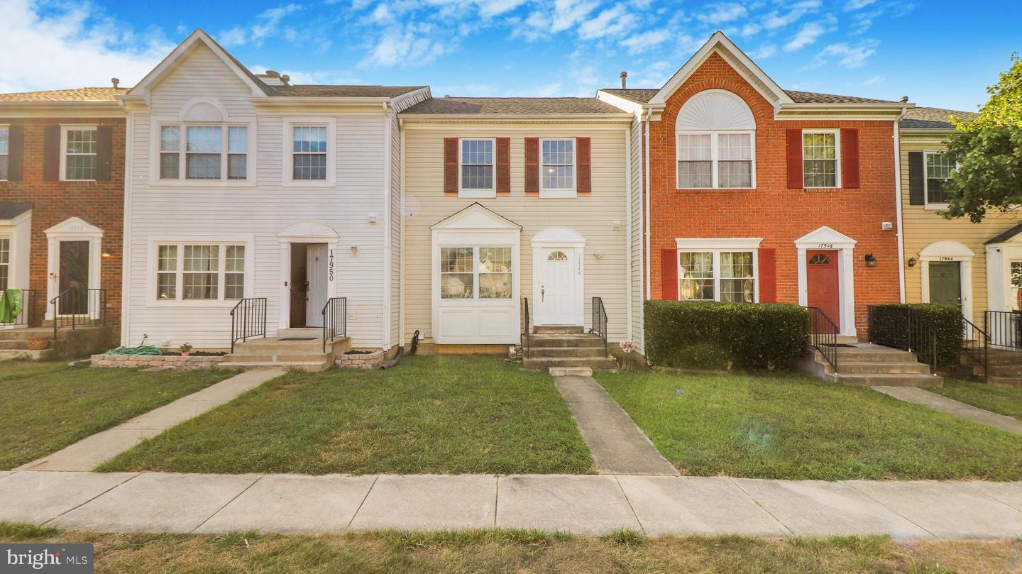 17948 MILROY DR, DUMFRIES, Virginia 22026, 3 Bedrooms Bedrooms, ,3 BathroomsBathrooms,Residential,For sale,17948 MILROY DR,VAPW2101648 MLS # VAPW2101648