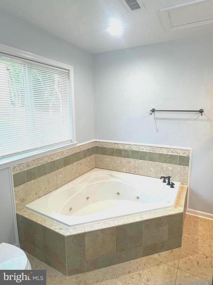 4435 FLINTSTONE RD, ALEXANDRIA, Virginia 22306, 4 Bedrooms Bedrooms, ,3 BathroomsBathrooms,Residential,For sale,4435 FLINTSTONE RD,VAFX2262432 MLS # VAFX2262432
