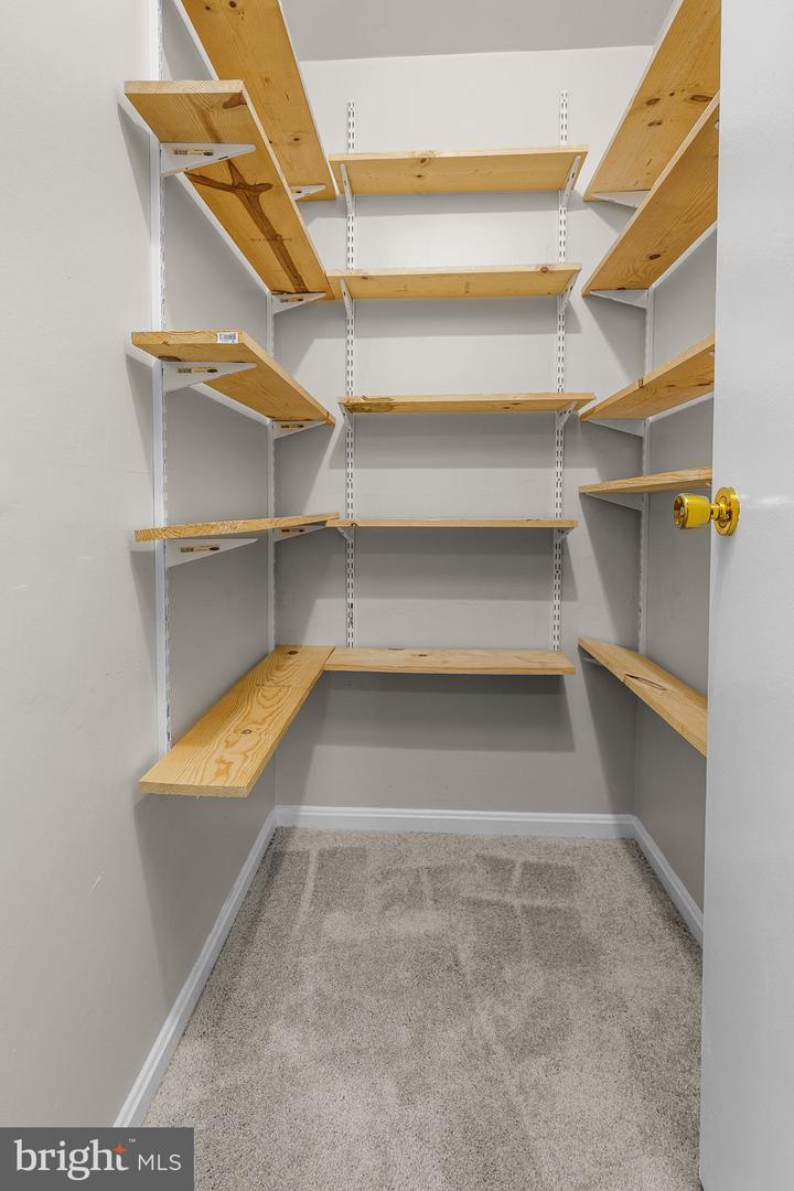 6151 EDSALL RD #I, ALEXANDRIA, Virginia 22304, 2 Bedrooms Bedrooms, ,2 BathroomsBathrooms,Residential,For sale,6151 EDSALL RD #I,VAAX2048800 MLS # VAAX2048800