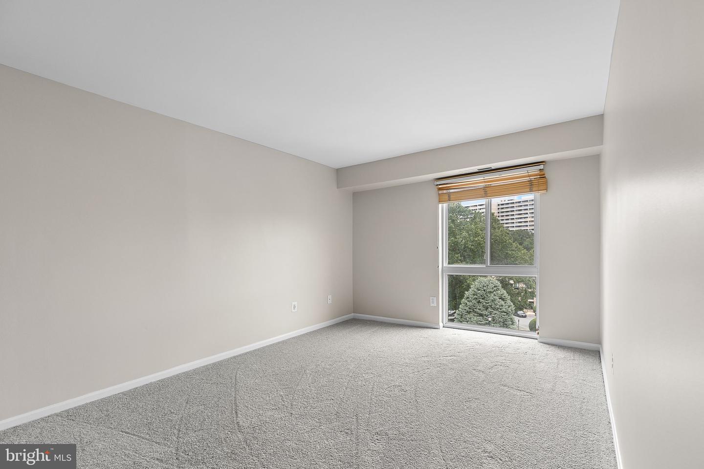 6151 EDSALL RD #I, ALEXANDRIA, Virginia 22304, 2 Bedrooms Bedrooms, ,2 BathroomsBathrooms,Residential,For sale,6151 EDSALL RD #I,VAAX2048800 MLS # VAAX2048800