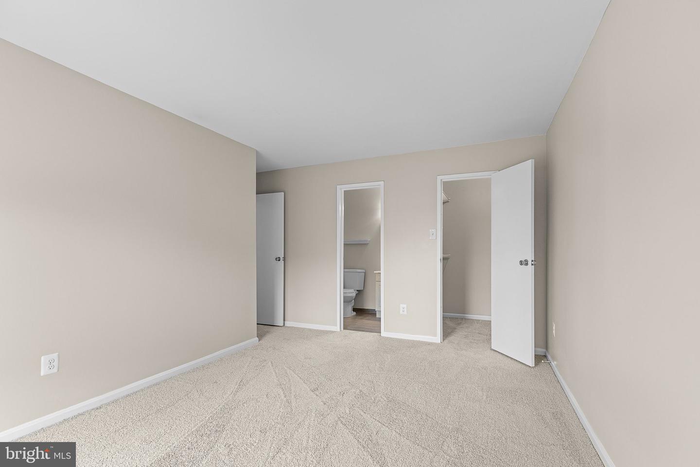 6151 EDSALL RD #I, ALEXANDRIA, Virginia 22304, 2 Bedrooms Bedrooms, ,2 BathroomsBathrooms,Residential,For sale,6151 EDSALL RD #I,VAAX2048800 MLS # VAAX2048800