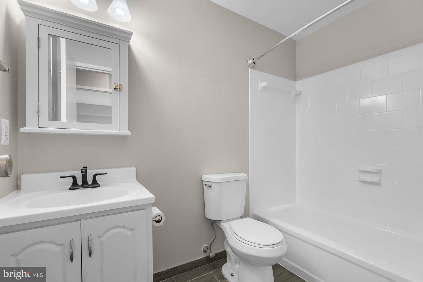 6151 EDSALL RD #I, ALEXANDRIA, Virginia 22304, 2 Bedrooms Bedrooms, ,2 BathroomsBathrooms,Residential,For sale,6151 EDSALL RD #I,VAAX2048800 MLS # VAAX2048800