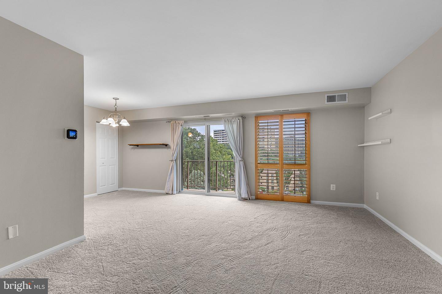 6151 EDSALL RD #I, ALEXANDRIA, Virginia 22304, 2 Bedrooms Bedrooms, ,2 BathroomsBathrooms,Residential,For sale,6151 EDSALL RD #I,VAAX2048800 MLS # VAAX2048800