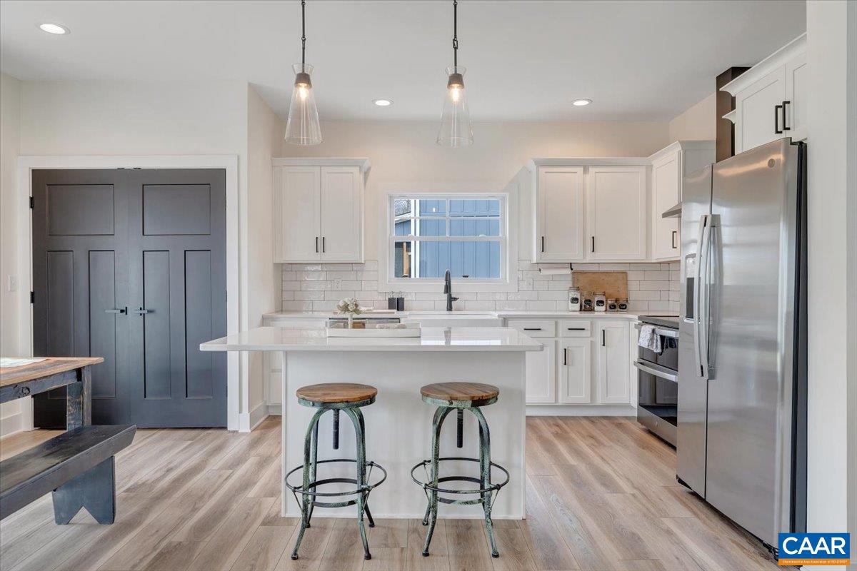 111 RETREAT LN, HUDDLESTON, Virginia 24104, 3 Bedrooms Bedrooms, ,2 BathroomsBathrooms,Residential,For sale,111 RETREAT LN,668071 MLS # 668071