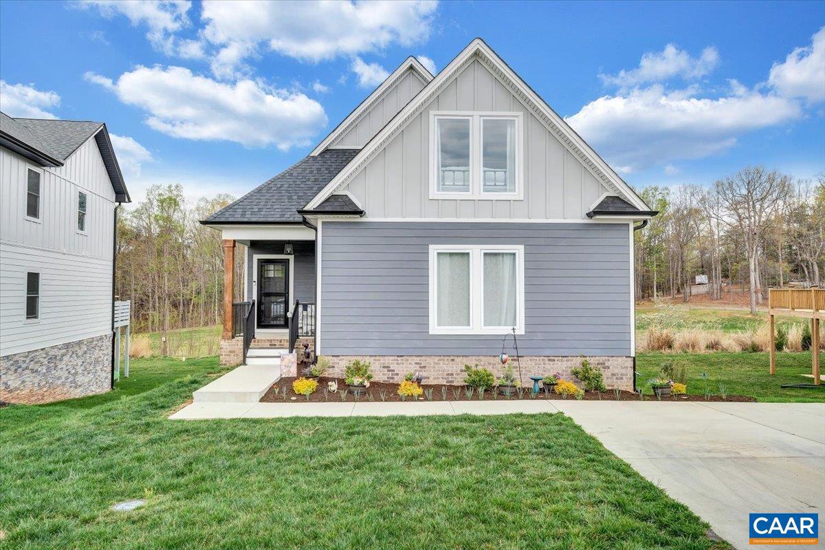 111 RETREAT LN, HUDDLESTON, Virginia 24104, 3 Bedrooms Bedrooms, ,2 BathroomsBathrooms,Residential,For sale,111 RETREAT LN,668071 MLS # 668071