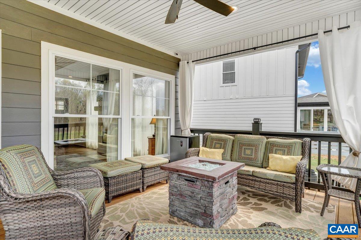 111 RETREAT LN, HUDDLESTON, Virginia 24104, 3 Bedrooms Bedrooms, ,2 BathroomsBathrooms,Residential,For sale,111 RETREAT LN,668071 MLS # 668071