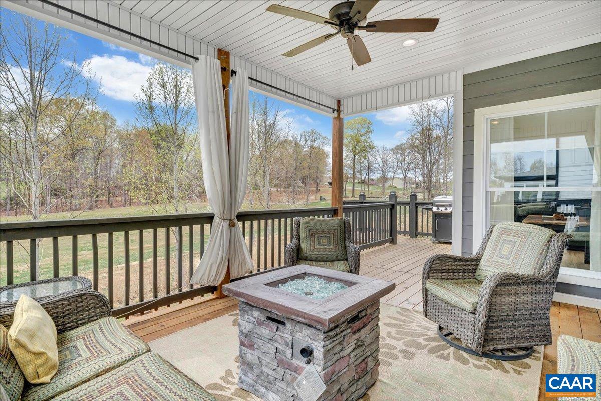 111 RETREAT LN, HUDDLESTON, Virginia 24104, 3 Bedrooms Bedrooms, ,2 BathroomsBathrooms,Residential,For sale,111 RETREAT LN,668071 MLS # 668071