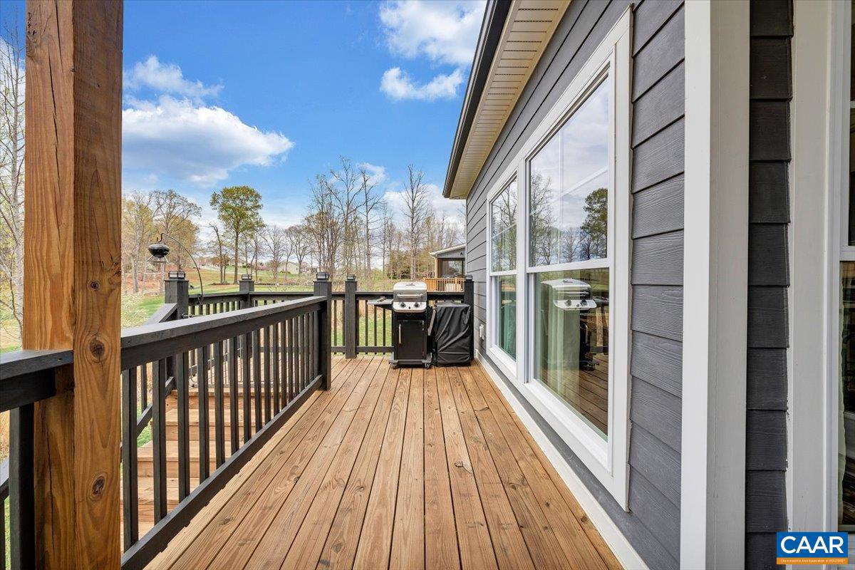 111 RETREAT LN, HUDDLESTON, Virginia 24104, 3 Bedrooms Bedrooms, ,2 BathroomsBathrooms,Residential,For sale,111 RETREAT LN,668071 MLS # 668071