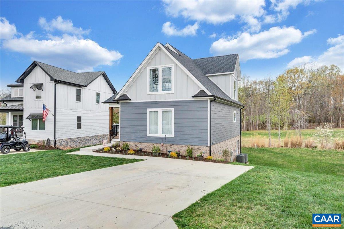 111 RETREAT LN, HUDDLESTON, Virginia 24104, 3 Bedrooms Bedrooms, ,2 BathroomsBathrooms,Residential,For sale,111 RETREAT LN,668071 MLS # 668071