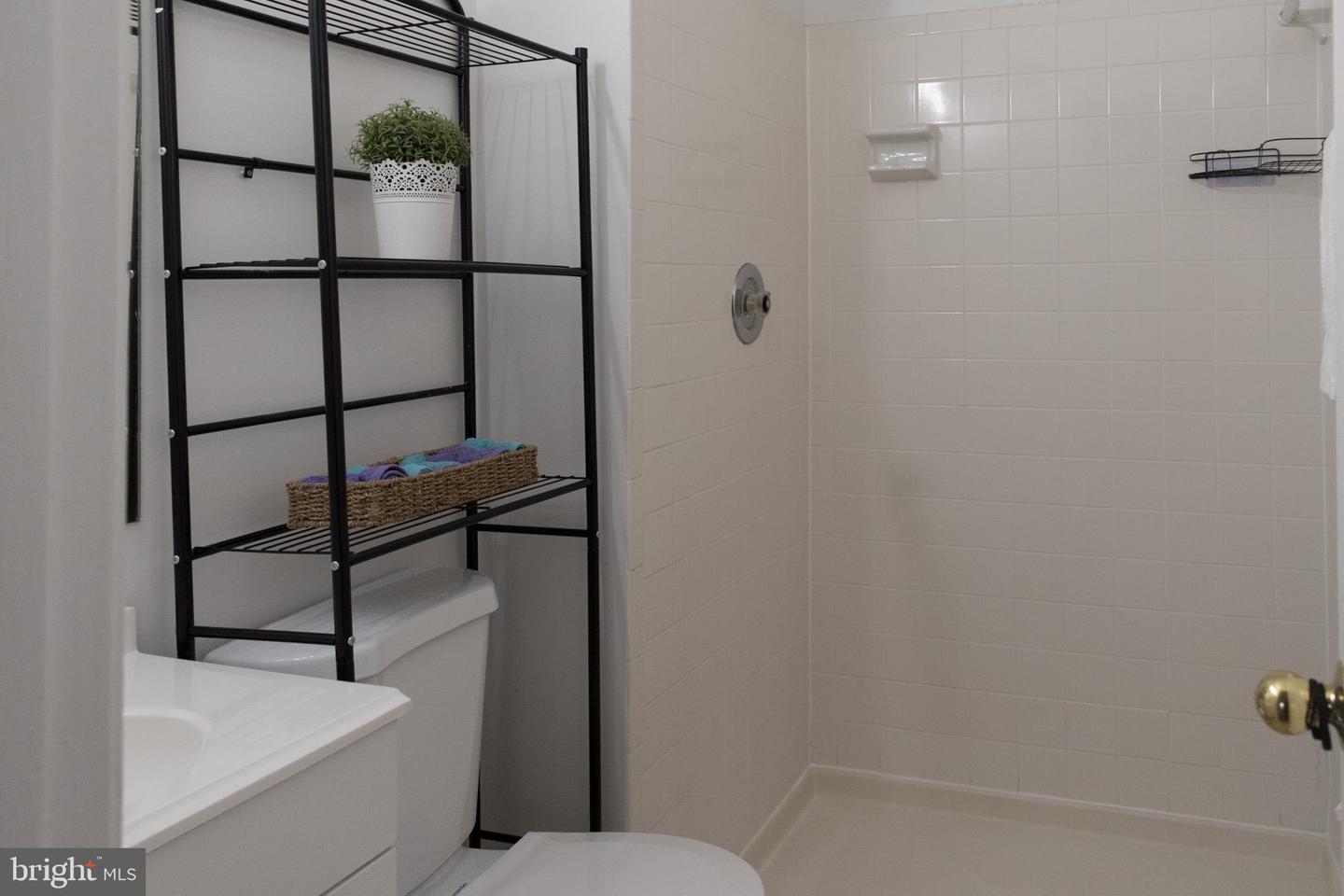 3423 TENDRIL CT, WOODBRIDGE, Virginia 22192, 3 Bedrooms Bedrooms, 10 Rooms Rooms,2 BathroomsBathrooms,Residential,For sale,3423 TENDRIL CT,VAPW2102144 MLS # VAPW2102144