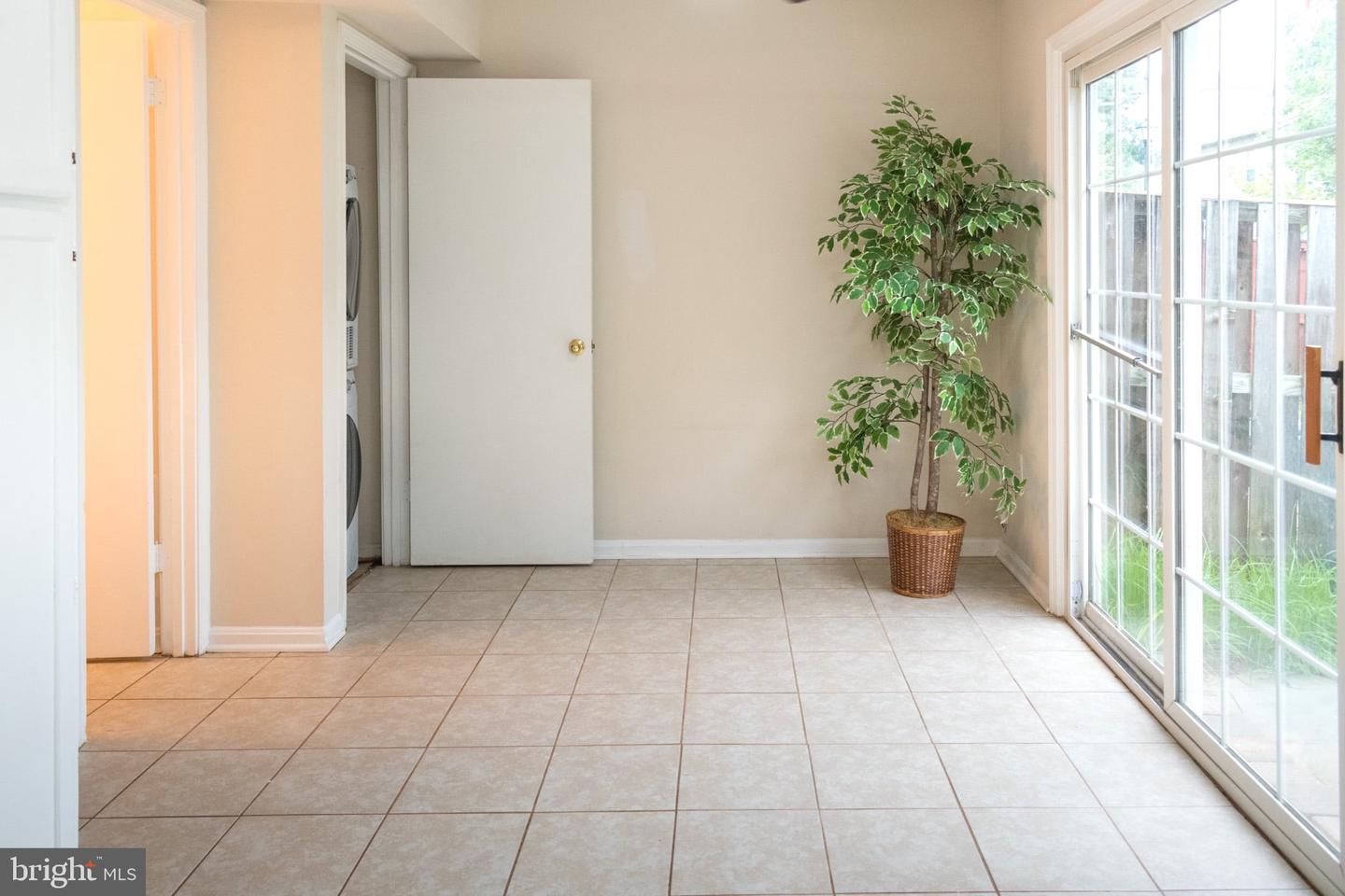 3423 TENDRIL CT, WOODBRIDGE, Virginia 22192, 3 Bedrooms Bedrooms, 10 Rooms Rooms,2 BathroomsBathrooms,Residential,For sale,3423 TENDRIL CT,VAPW2102144 MLS # VAPW2102144