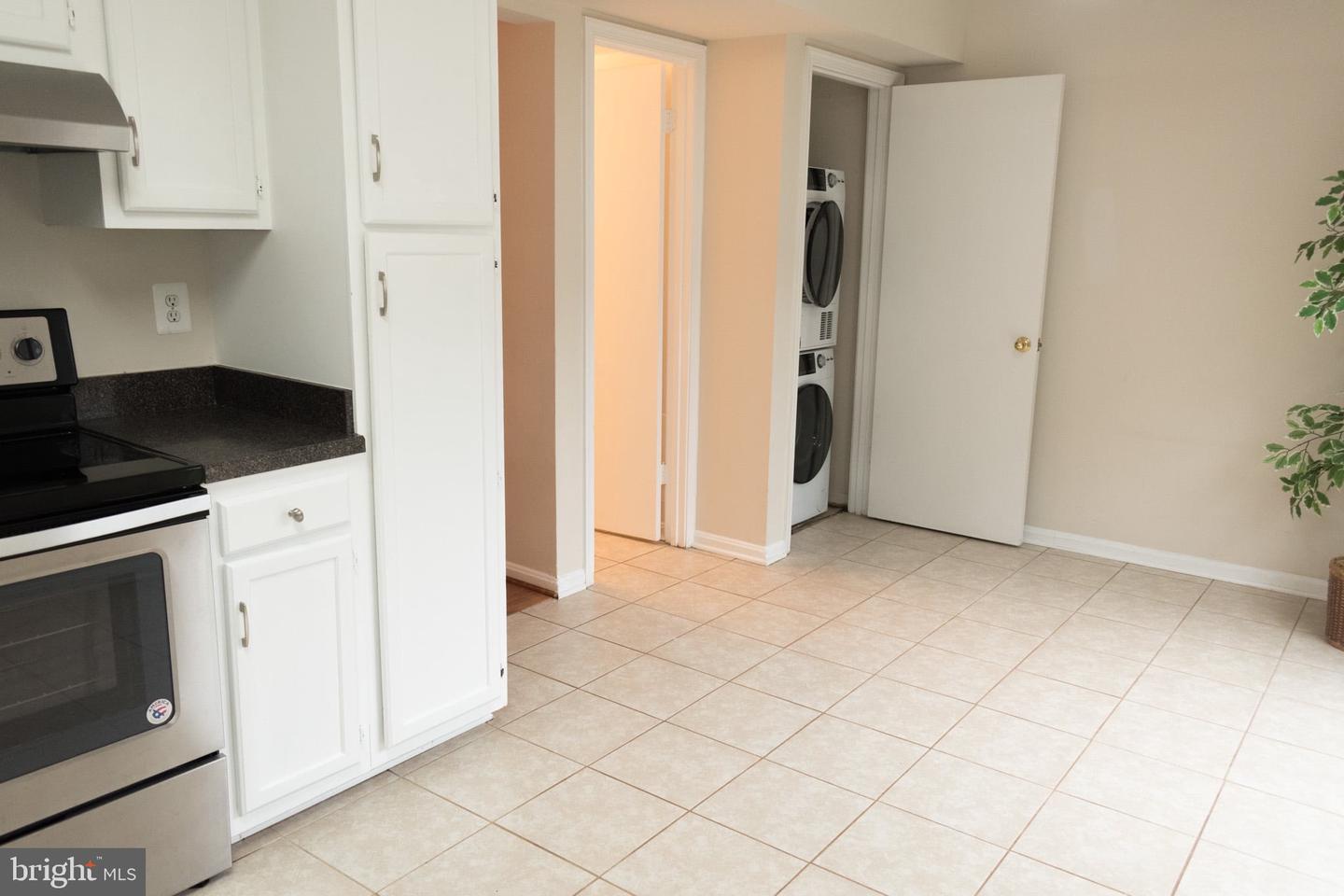 3423 TENDRIL CT, WOODBRIDGE, Virginia 22192, 3 Bedrooms Bedrooms, 10 Rooms Rooms,2 BathroomsBathrooms,Residential,For sale,3423 TENDRIL CT,VAPW2102144 MLS # VAPW2102144