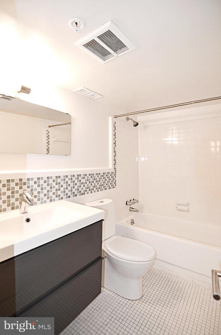 1072 THOMAS JEFFERSON ST NW, WASHINGTON, District Of Columbia 20007, 11 Bedrooms Bedrooms, ,10 BathroomsBathrooms,Residential,For sale,1072 THOMAS JEFFERSON ST NW,DCDC2186938 MLS # DCDC2186938