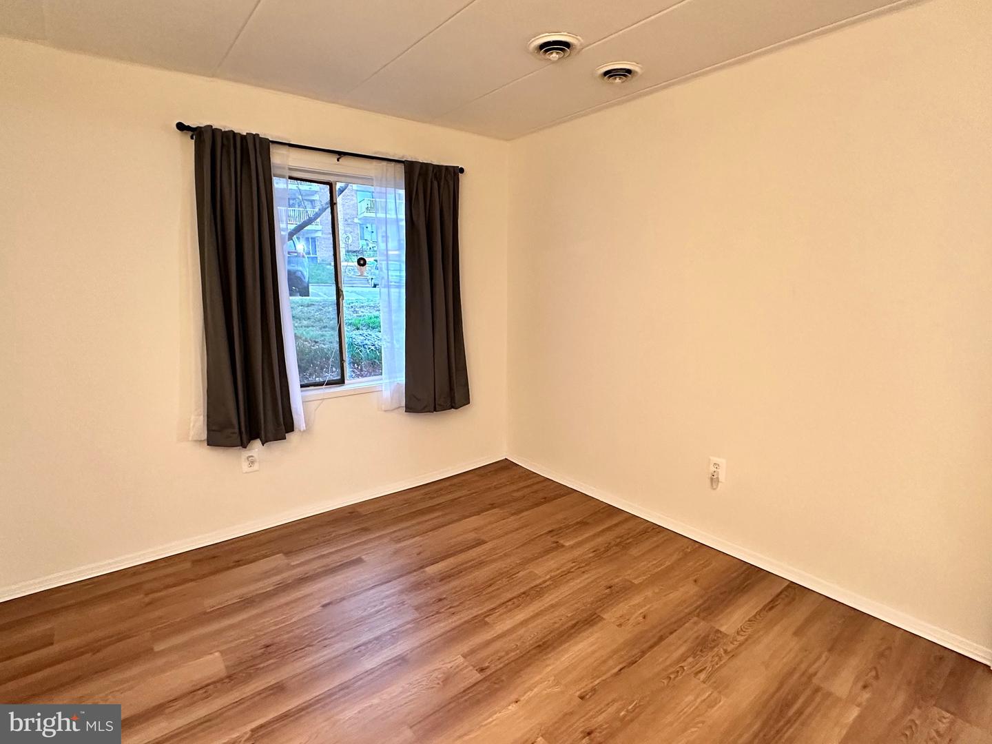 2626 FORT FARNSWORTH RD #200 (2B), ALEXANDRIA, Virginia 22303, 2 Bedrooms Bedrooms, ,1 BathroomBathrooms,Residential,For sale,2626 FORT FARNSWORTH RD #200 (2B),VAFX2233826 MLS # VAFX2233826