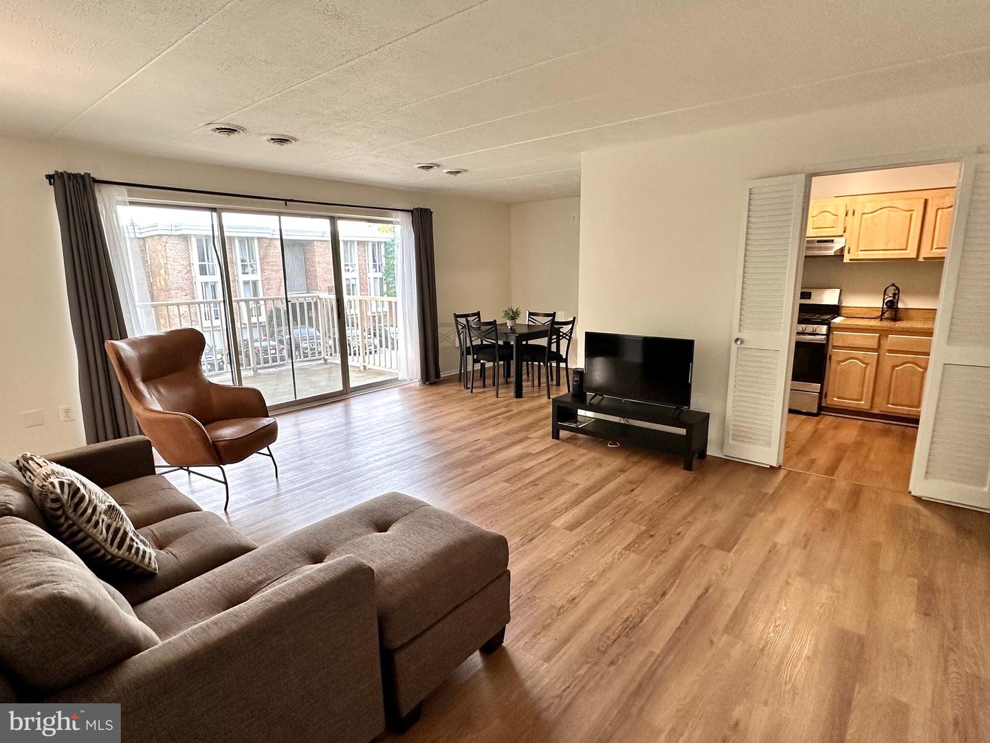 2626 FORT FARNSWORTH RD #200 (2B), ALEXANDRIA, Virginia 22303, 2 Bedrooms Bedrooms, ,1 BathroomBathrooms,Residential,For sale,2626 FORT FARNSWORTH RD #200 (2B),VAFX2233826 MLS # VAFX2233826