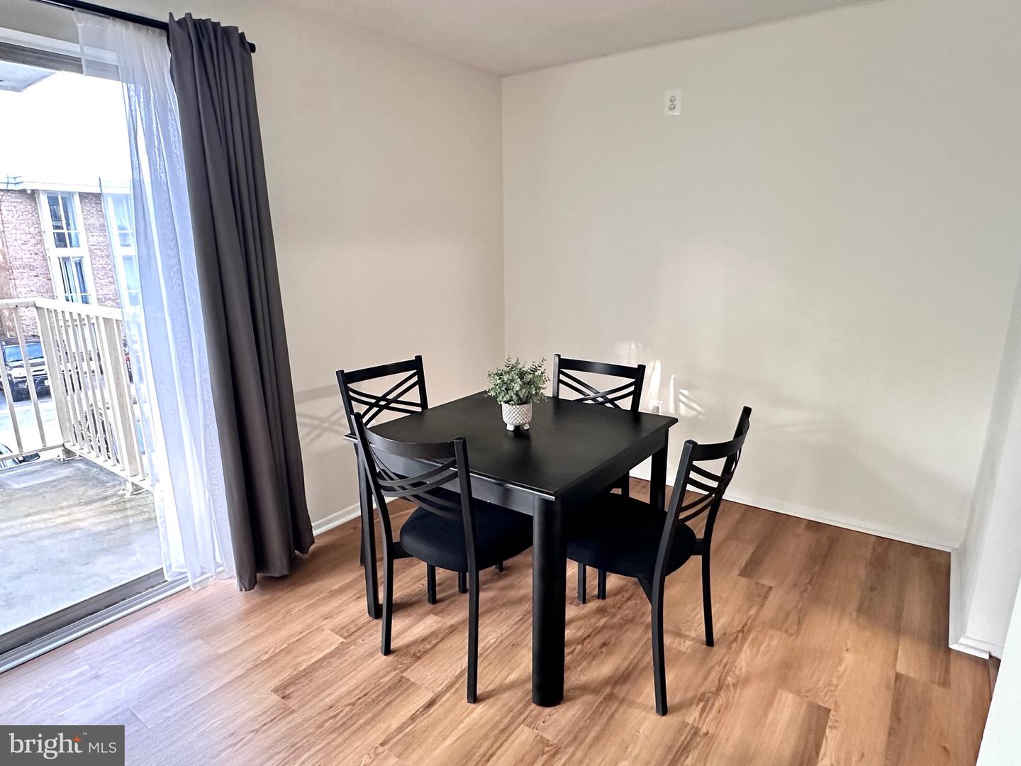 2626 FORT FARNSWORTH RD #200 (2B), ALEXANDRIA, Virginia 22303, 2 Bedrooms Bedrooms, ,1 BathroomBathrooms,Residential,For sale,2626 FORT FARNSWORTH RD #200 (2B),VAFX2233826 MLS # VAFX2233826