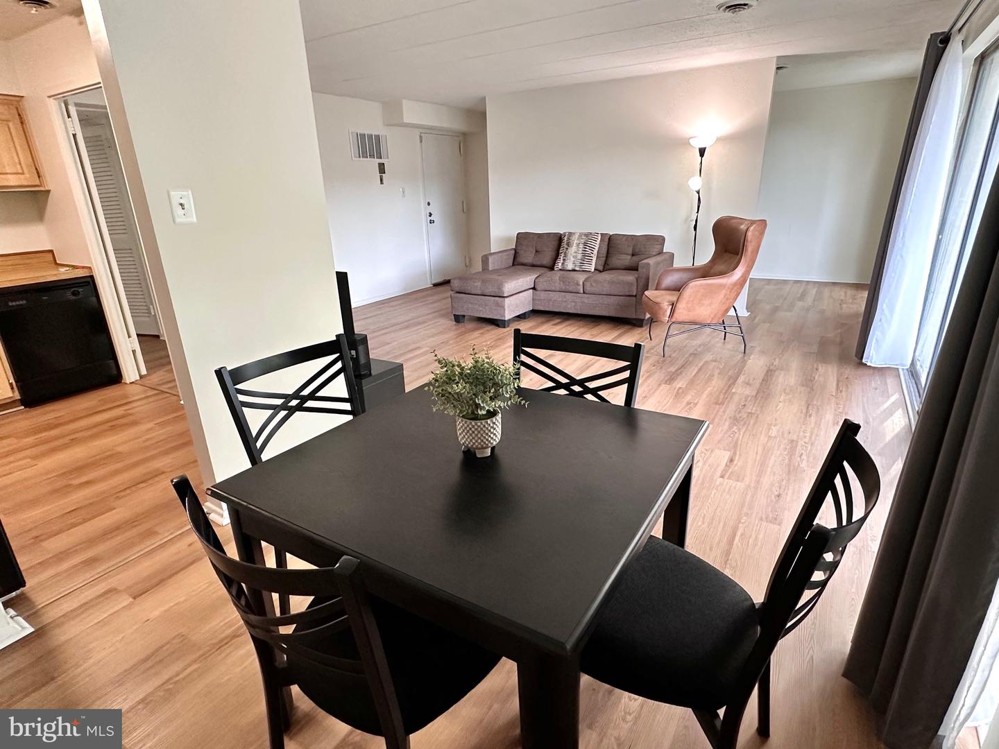 2626 FORT FARNSWORTH RD #200 (2B), ALEXANDRIA, Virginia 22303, 2 Bedrooms Bedrooms, ,1 BathroomBathrooms,Residential,For sale,2626 FORT FARNSWORTH RD #200 (2B),VAFX2233826 MLS # VAFX2233826