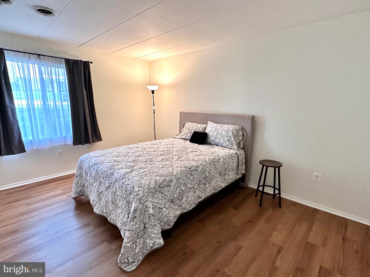 2626 FORT FARNSWORTH RD #200 (2B), ALEXANDRIA, Virginia 22303, 2 Bedrooms Bedrooms, ,1 BathroomBathrooms,Residential,For sale,2626 FORT FARNSWORTH RD #200 (2B),VAFX2233826 MLS # VAFX2233826