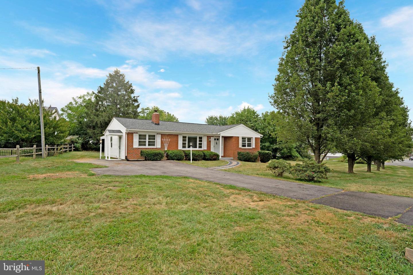 11 S BERLIN PIKE, LOVETTSVILLE, Virginia 20180, 2 Bedrooms Bedrooms, ,1 BathroomBathrooms,Residential,For sale,11 S BERLIN PIKE,VALO2096488 MLS # VALO2096488