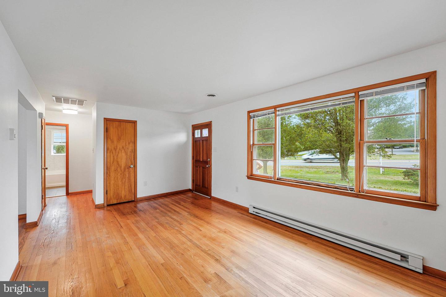 11 S BERLIN PIKE, LOVETTSVILLE, Virginia 20180, 2 Bedrooms Bedrooms, ,1 BathroomBathrooms,Residential,For sale,11 S BERLIN PIKE,VALO2096488 MLS # VALO2096488