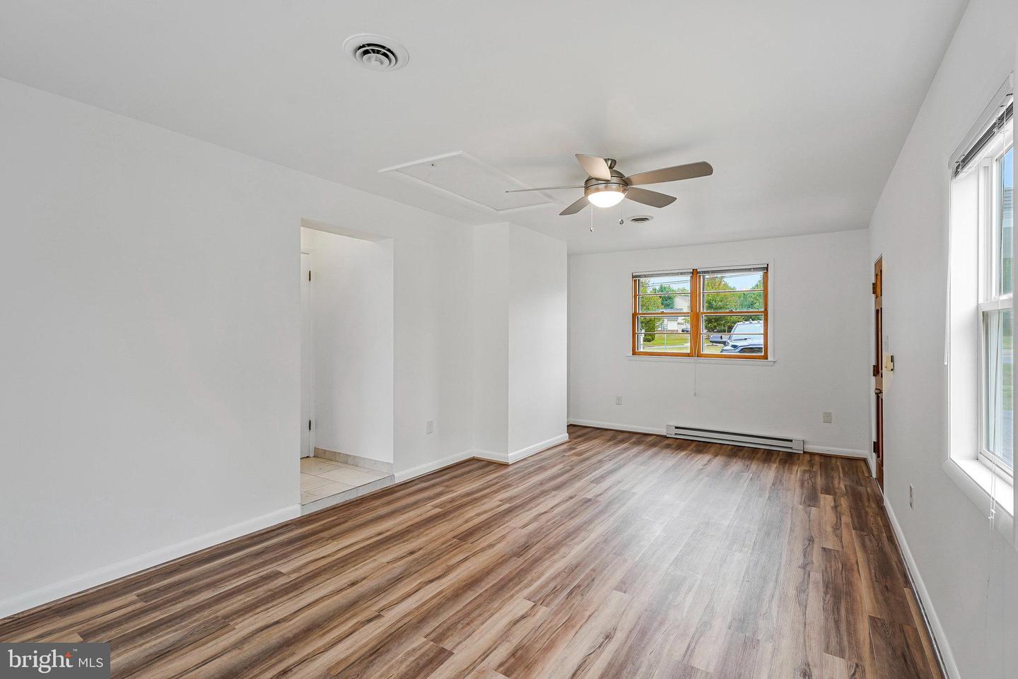 11 S BERLIN PIKE, LOVETTSVILLE, Virginia 20180, 2 Bedrooms Bedrooms, ,1 BathroomBathrooms,Residential,For sale,11 S BERLIN PIKE,VALO2096488 MLS # VALO2096488