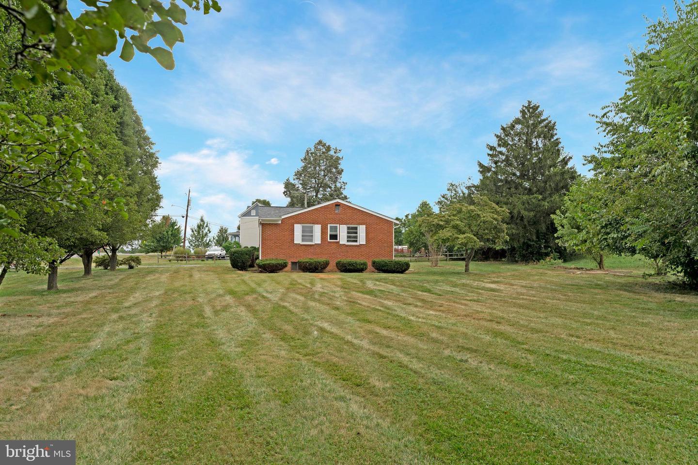 11 S BERLIN PIKE, LOVETTSVILLE, Virginia 20180, 2 Bedrooms Bedrooms, ,1 BathroomBathrooms,Residential,For sale,11 S BERLIN PIKE,VALO2096488 MLS # VALO2096488