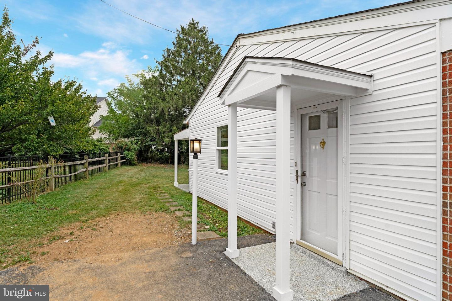 11 S BERLIN PIKE, LOVETTSVILLE, Virginia 20180, 2 Bedrooms Bedrooms, ,1 BathroomBathrooms,Residential,For sale,11 S BERLIN PIKE,VALO2096488 MLS # VALO2096488