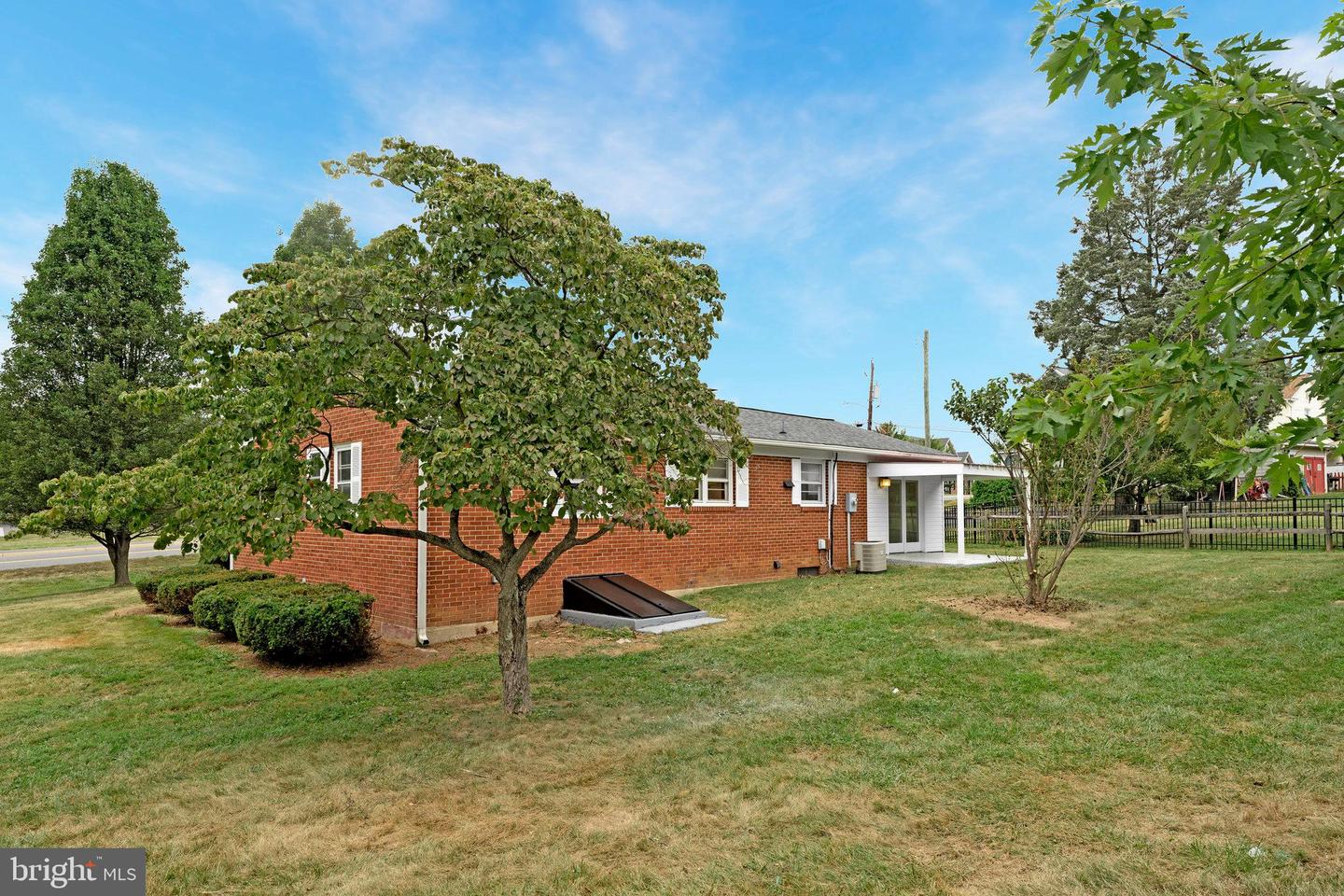 11 S BERLIN PIKE, LOVETTSVILLE, Virginia 20180, 2 Bedrooms Bedrooms, ,1 BathroomBathrooms,Residential,For sale,11 S BERLIN PIKE,VALO2096488 MLS # VALO2096488
