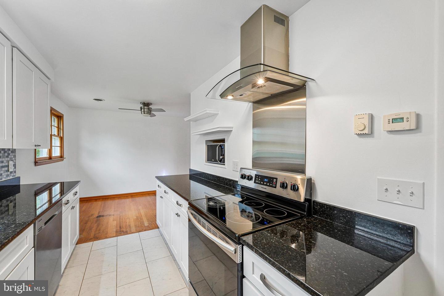 11 S BERLIN PIKE, LOVETTSVILLE, Virginia 20180, 2 Bedrooms Bedrooms, ,1 BathroomBathrooms,Residential,For sale,11 S BERLIN PIKE,VALO2096488 MLS # VALO2096488