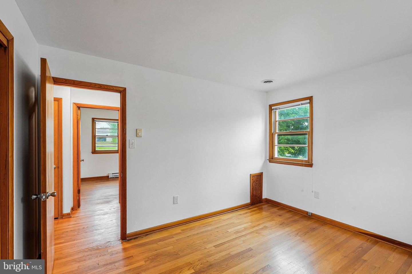 11 S BERLIN PIKE, LOVETTSVILLE, Virginia 20180, 2 Bedrooms Bedrooms, ,1 BathroomBathrooms,Residential,For sale,11 S BERLIN PIKE,VALO2096488 MLS # VALO2096488