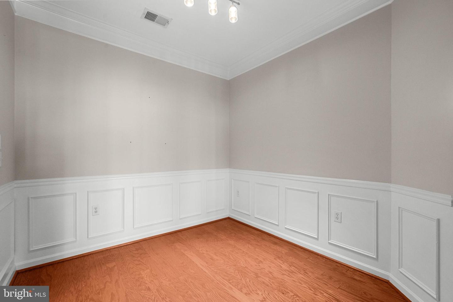 507 SUNSET VIEW TER SE #107, LEESBURG, Virginia 20175, 1 Bedroom Bedrooms, ,1 BathroomBathrooms,Residential,For sale,507 SUNSET VIEW TER SE #107,VALO2099472 MLS # VALO2099472