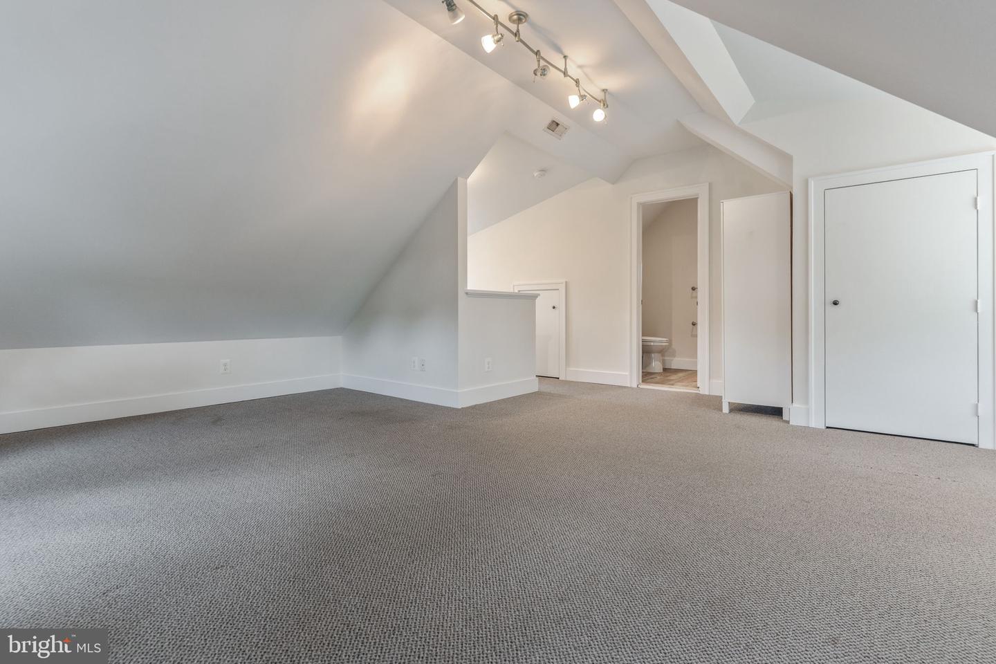 2629 WASHINGTON BLVD, ARLINGTON, Virginia 22201, 5 Bedrooms Bedrooms, ,3 BathroomsBathrooms,Residential,For sale,2629 WASHINGTON BLVD,VAAR2059484 MLS # VAAR2059484