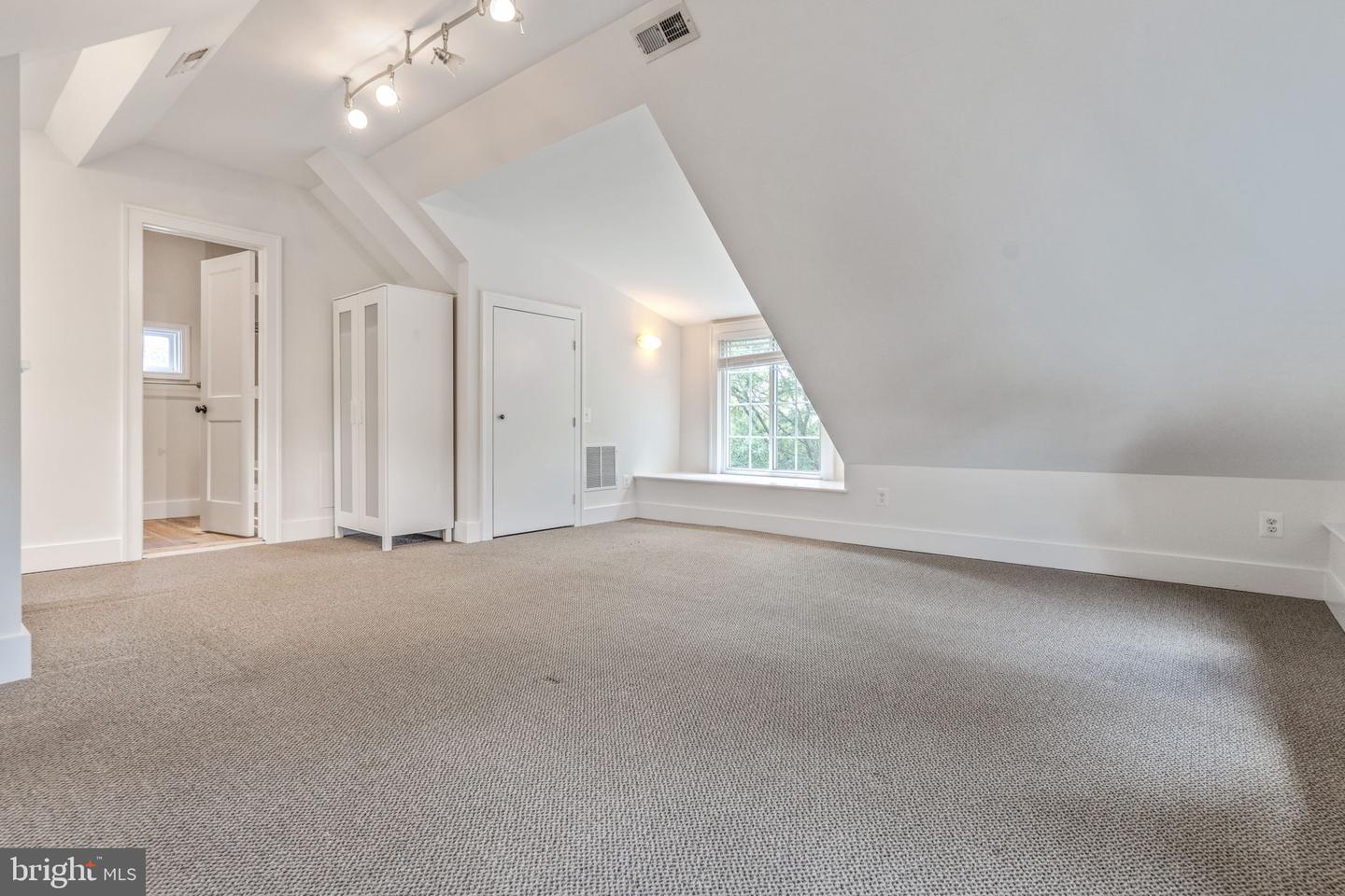 2629 WASHINGTON BLVD, ARLINGTON, Virginia 22201, 5 Bedrooms Bedrooms, ,3 BathroomsBathrooms,Residential,For sale,2629 WASHINGTON BLVD,VAAR2059484 MLS # VAAR2059484