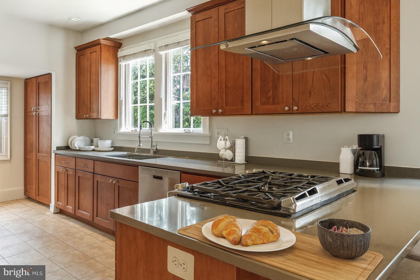 2629 WASHINGTON BLVD, ARLINGTON, Virginia 22201, 5 Bedrooms Bedrooms, ,3 BathroomsBathrooms,Residential,For sale,2629 WASHINGTON BLVD,VAAR2059484 MLS # VAAR2059484