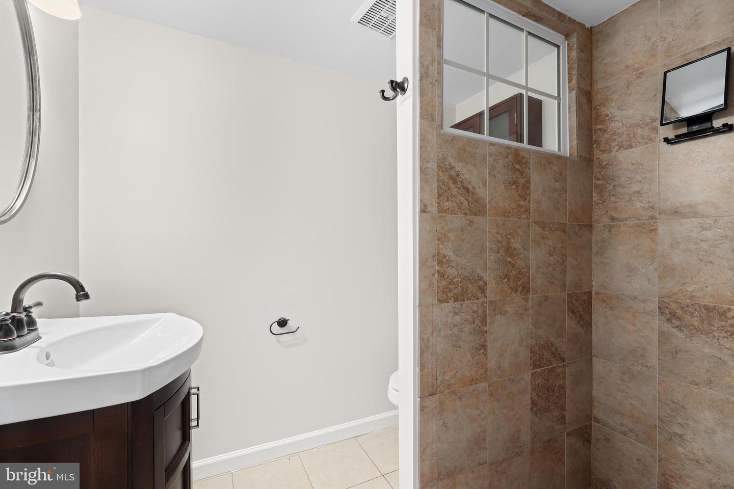 6813 LAMP POST LN, ALEXANDRIA, Virginia 22306, 4 Bedrooms Bedrooms, ,3 BathroomsBathrooms,Residential,For sale,6813 LAMP POST LN,VAFX2248932 MLS # VAFX2248932