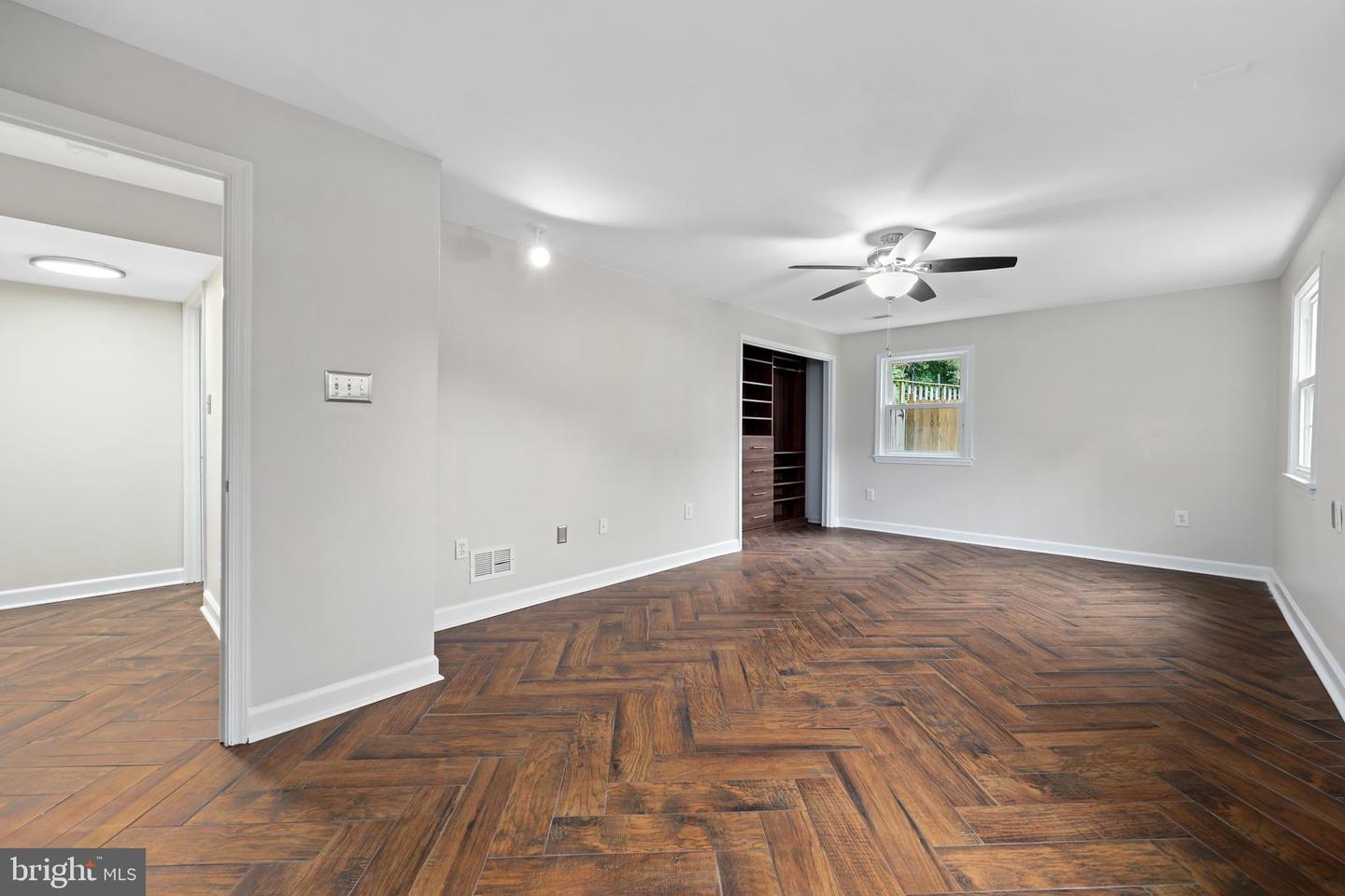 6813 LAMP POST LN, ALEXANDRIA, Virginia 22306, 4 Bedrooms Bedrooms, ,3 BathroomsBathrooms,Residential,For sale,6813 LAMP POST LN,VAFX2248932 MLS # VAFX2248932