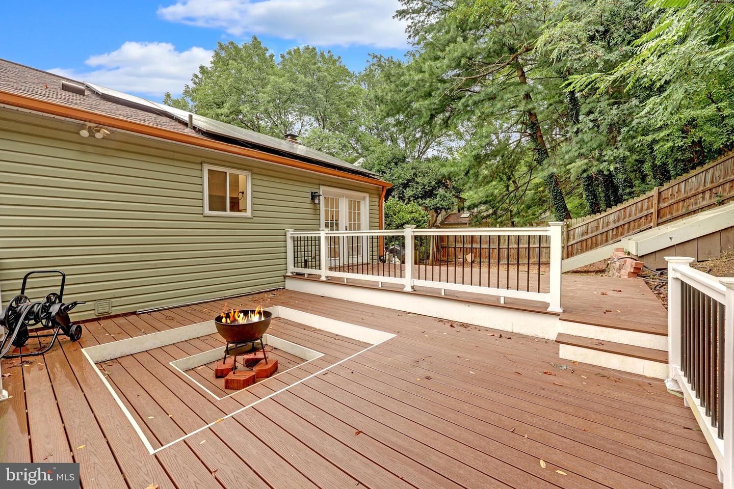 6813 LAMP POST LN, ALEXANDRIA, Virginia 22306, 4 Bedrooms Bedrooms, ,3 BathroomsBathrooms,Residential,For sale,6813 LAMP POST LN,VAFX2248932 MLS # VAFX2248932